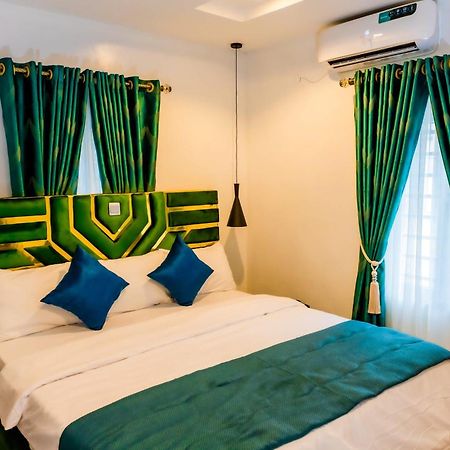 El Elyon Hotel And Suites Lagos Esterno foto