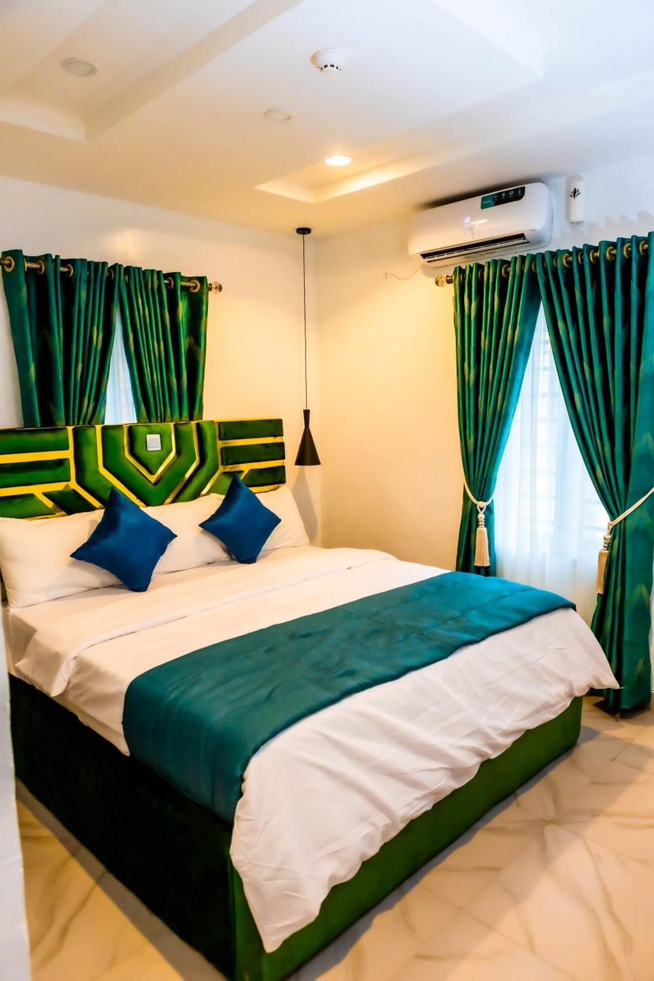 El Elyon Hotel And Suites Lagos Esterno foto
